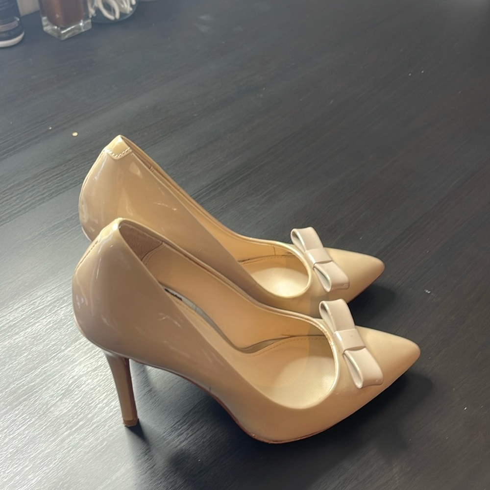 Coach pumps